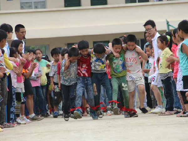 7��28�����V�|�̌W(xu��)Ժ��С�ٟ���ɽ�^(q��)���W(xu��)����֧���������С�W(xu��)�e�k���\�ӕ����mȻ���ز�δ�޽�����������꠆T��Ŭ���ͺ��ӂ���ƴ�������\�ӕ��A�M�Y(ji��)�����D�麢�ӂ��ڱ�ِ�ЈF�Y(ji��)�f(xi��)��������������