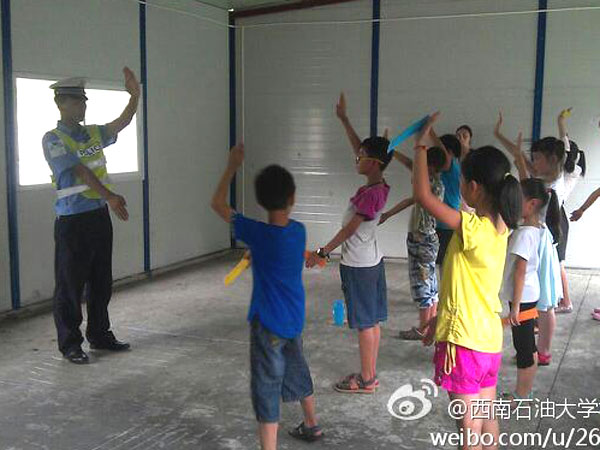 7��24�գ�����ʯ�ʹ�W(xu��)У��(b��o)ӛ�߈F(tu��n)���Ű�֧��־Ը�(du��)�o���ӂ�������һ�ò�һ�ӵ��I(y��)�w�(y��n)�n�����а������t(y��)�����ώ������죬�ƌW(xu��)������ώ���N�I(y��)���(du��)�T��ϣ�������ӂ��ڸ���(g��)�I(y��)�ώ�ָ��(d��o)�����܌�δ����������Mϣ�����D�顰���������ڽ̌�(d��o)���ӂ���ָͨ�]�Ļ��A(ch��)�ք���