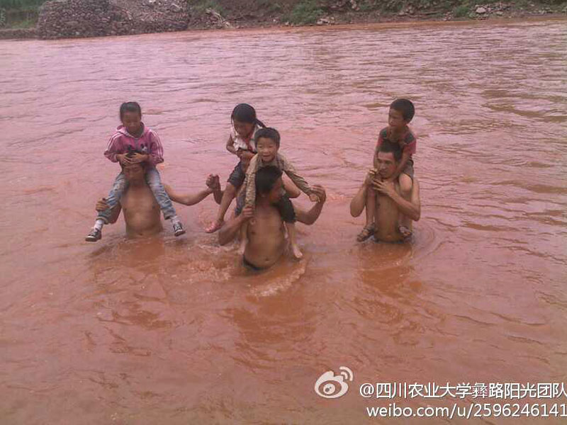 7��17�գ��Ĵ��r(n��ng)�I(y��)��W(xu��)����·�(y��ng)�⡱�F(tu��n)�(du��)��(l��i)��������ɽ��ϲ�¿h�ɺӿ��(zh��n)�_չ֧�̻��(d��ng)���ɺӿ��(zh��n)��̎ƫƧ��ȫ��ĺ���ÿ�춼Ҫ���Ѓɂ�(g��)��С�r(sh��)�όW(xu��)��;����Ҫ���^(gu��)һ�l30�׌��ĺ������D������W�����Ӷ��^(gu��)�R����ĺ�����