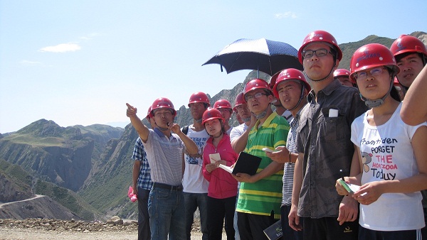 7��9����ʯ���Ӵ�W��������顱�F꠵ڶ���ǰ����˹����ˮ���м~�����������{(di��o)�п�˹����ˮ���м~���̵ĵ��|(zh��)��r���D��꠆T�����J�� ȡ�����ώ����v�⡣