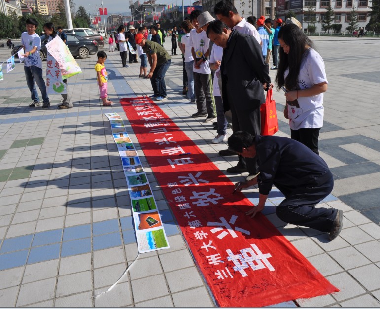 7��19�գ��m�ݴ�W(xu��)�����þGɫ�I(y��ng)����ף�������οh�����V��(ch��ng)���չ�_(k��i)���_(k��i)�I(y��ng)�xʽ���I(y��ng)�T��ͨ�^(gu��)�·f�����w����(b��o)�͈DƬ���ڏV��(ch��ng)�������������S��������P(gu��n)ע�c�v�����D�������ڗl�����������Լ��ĺ����͸�����