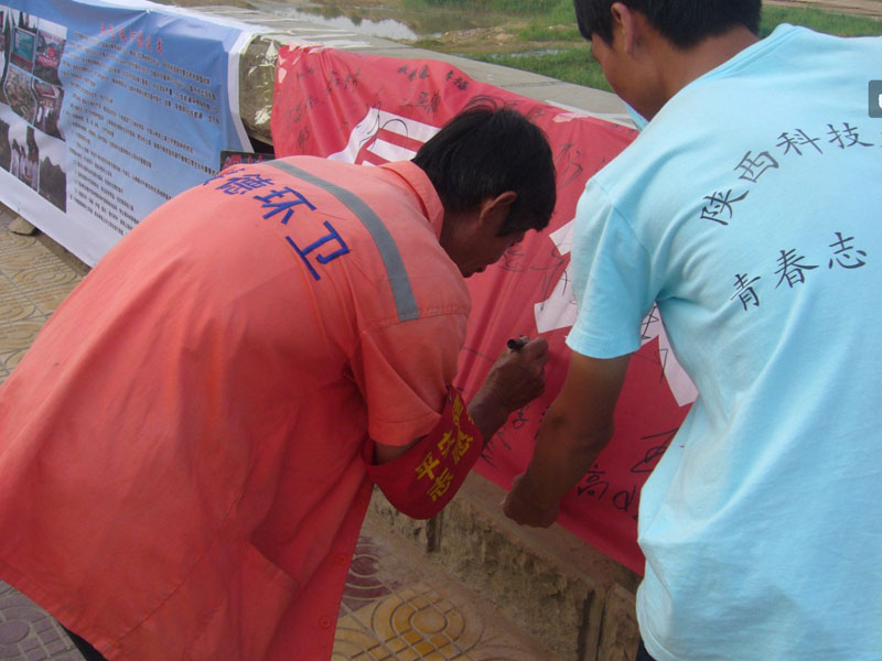 7��21��������Ƽ���W(xu��)���όW(xu��)Ժ��W(xu��)������F(tu��n)�(du��)�ڽ��¿hǧ�{��V��(ch��ng)�e�k��ͬo(w��)��ˮ�����o(h��)ĸ�H�ӡ����(d��ng)���D��һ���h(hu��n)�l(w��i)�����ڡ����o(h��)ĸ�H�ӡ��M���Ϻ���������