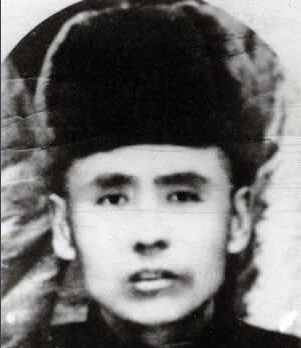 ���F÷��1893��1934�����������|����Ϫ��1931��10����Ѯ�����F÷�������|�������l(w��i)܊�����ڵ��|���P�ǡ�ᶎr���f��һ����ӡ�1932��3�����|���񱊿��վȇ���ί�����F÷��|�����x��܊��28·܊˾����1934��5��30���������F÷����͢�o���I(l��ng)�Ăα��°���꠲��@��1934��9��28��ҹ�����F÷����܊�ٰ�񽵟oЧ�±�������1935�깲�a(ch��n)�h�l(f��)���ġ���һ���ԡ��У��Q���ǡ���ȇ������|������Ӣ�ۡ���1988�걻׷�J(r��n)�������ʿ��2014��9��1���������������������ĵ�һ��300����������Ӣ�Һ�Ӣ��Ⱥ�w��䛡�