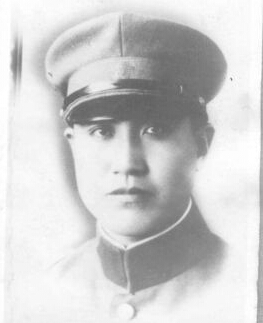 �������h�����|���d���ˣ�1908������������ڵ�����ͥ���x�켽܊�^(q��)�Γ�܊˾��T��1924���M��|���v���������I(y��)����У����У�̹���1931�����Rռɽ�������У�����������˽��򿹑�(zh��n)�Ȍ�������(zh��n)��1936���κӱ����h��܊��У����(d��o)�L��1938��8���ʲ����x����꠱��x�켽܊�^(q��)��ʽ������x�켽܊�^(q��)�Γ�܊������˾��T��1939������Ї����a(ch��n)�h��1940���ڰوF���(zh��n)�Љ��Ҡ������r��32�q��