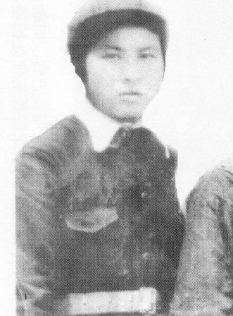 �������1920��10 �������F��ʡ���x�h����1938�꣬������c�M��ͬ�W���Ӱ��M���Ї�������܊����W�W�������I(y��)�󱻷ֵ�����2��У���l(w��i)�B���ĕ������g��s�ؼ����Ї����a(ch��n)�h��1943��4��5 �����ձ��ۇ����x�����|�������ո���(j��)���M�С���ʎ�����������е���������D(zhu��n)��;���⵽��܊�ķ�������������ħ�ơ���Ѻ;�У����v���������ͱ�ץס���̱ƹ���������ؑ����, �]����¶������������߳�ŭ����܊�������ؚ��ᚢ����