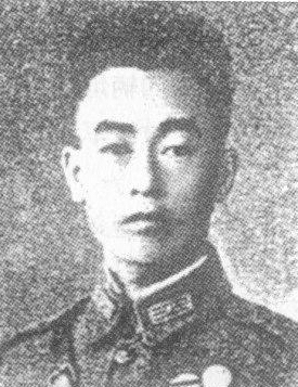 ����t��1905��9�������F��ʡ�󲨿h����1926���������S��܊�ٌWУ��5�ڲ����ƌW����1937��������t�����ʲ�������������������(zh��n)��ؓ؟���ؼζ�һ�������˔��˶���M������������(zh��n)��������t�����ʲ��D(zhu��n)�Ƶ����֮����(zh��n)���_ʼ�Γ��������܊�{(di��o)����(y��u)�ݱ�����������t�c������ʿ�����ڽ��u�I������t��������ʿ���c��܊����(zh��n)������ҹ�� 1939��2��������t�����ʲ�������𣨲����䣨������·������܊�������Ď��F����(zh��n)�������ұ��������У�����ѳ����