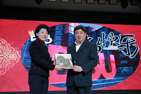 �ʌm����ԺԺ�L(zh��ng)���V�裨�ң��򱱾��ڶ����(gu��)�Z(y��)�W(xu��)Ժ�hί��(sh��)ӛԈ@����ٛ(z��ng)�ͶY��