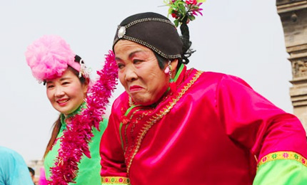 ���՝}�ϴ����һ���׻�Ӿ��ʼ������L茹�����������������Ť������2��16���������һ�@�죬�}�Ͽh�e�����S����ʵĽ��^�Ļ���������y(t��ng)���׶��˶������ζ����������Ⱥ���[�´����g�gϲϲ�^������׌��(ji��)�՝}�Ǹ��ӽk����ʡ���Ԕ���� 