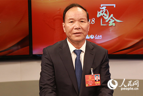 全國(guó)人大代表、西藏自治區(qū)黨委副書記、自治區(qū)主席齊扎拉(人民網(wǎng)記者 王喆 攝)