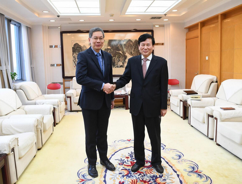 人民日報社社長、總編輯庹震會見新加坡駐華大使呂德耀一行