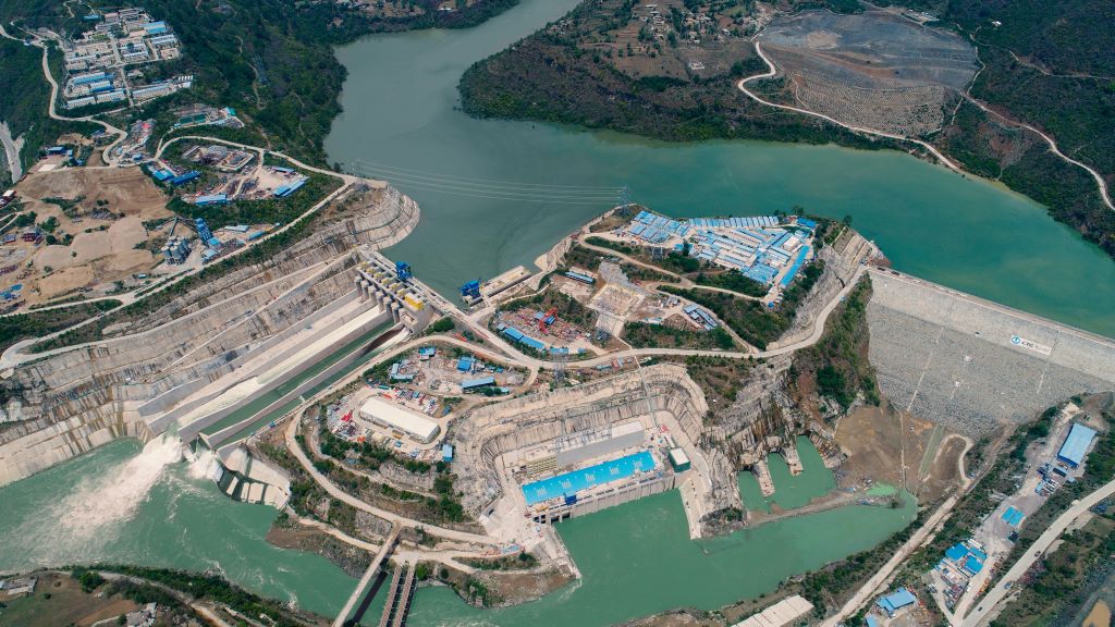 中巴經(jīng)濟(jì)走廊首個水電項(xiàng)目——巴基斯坦卡洛特水電站。(三峽集團(tuán)供圖)