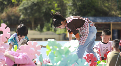 貴州黔西：春日趣玩“動”見成長